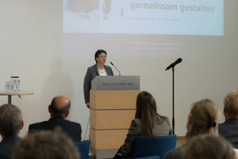 Mehr über den Artikel erfahren Videoeindrücke der Konferenz "Postfossile Zukünfte: Strukturwandel gemeinsam gestalten"